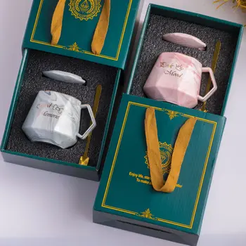 Новая красивая пара нежных розово-серых мраморных кофейных кружек с ромбовидным краем, покрытая золотым лаком Подарочная упаковка Cup9