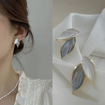 Новое Корейское поступление, Металлические Модные Свежие Серьги-гвоздики в виде Милых Серых Листьев для женщин, Модные ювелирные изделия