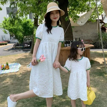 Летние новые платья для мамы и дочки, белая одинаковая одежда для семьи 2023, одинаковое платье для мамы, детей, девочек, праздничная одежда для женщин и девочек